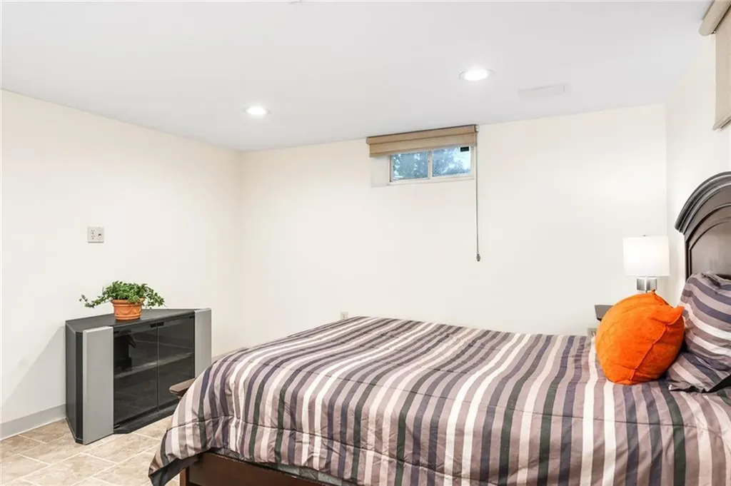 15 Candle Hill Court Warwick RI 02886