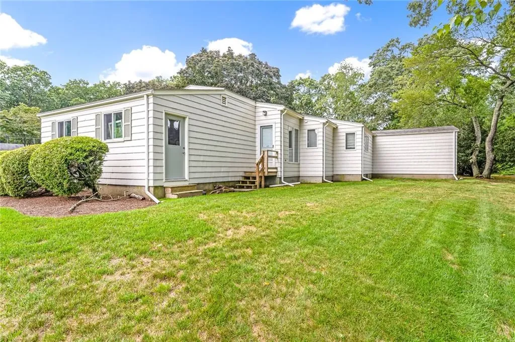 15 Candle Hill Court Warwick RI 02886