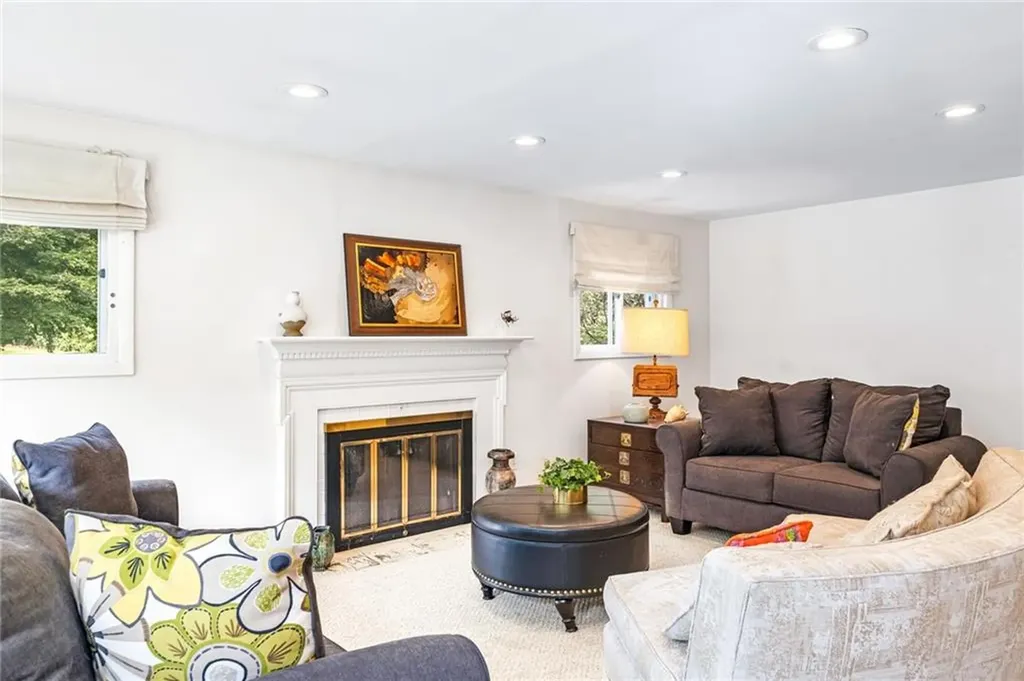 15 Candle Hill Court Warwick RI 02886