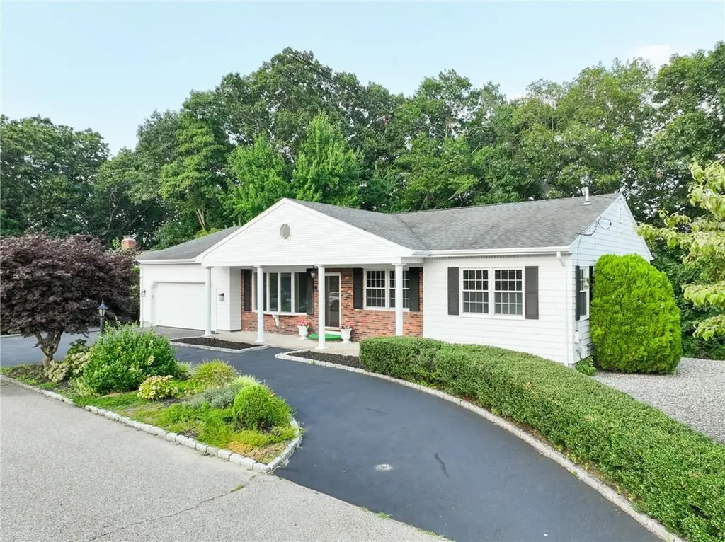 33 Great View Avenue North Providence RI 02904