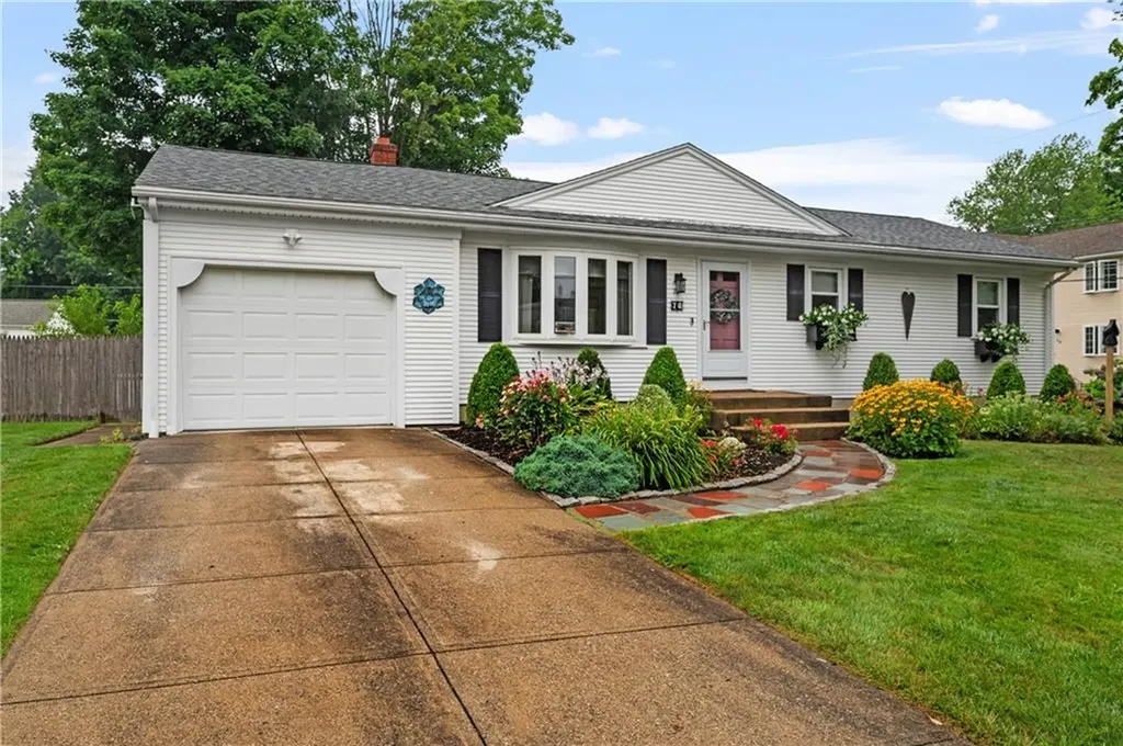 78 Massachusetts Avenue Cumberland RI 02864