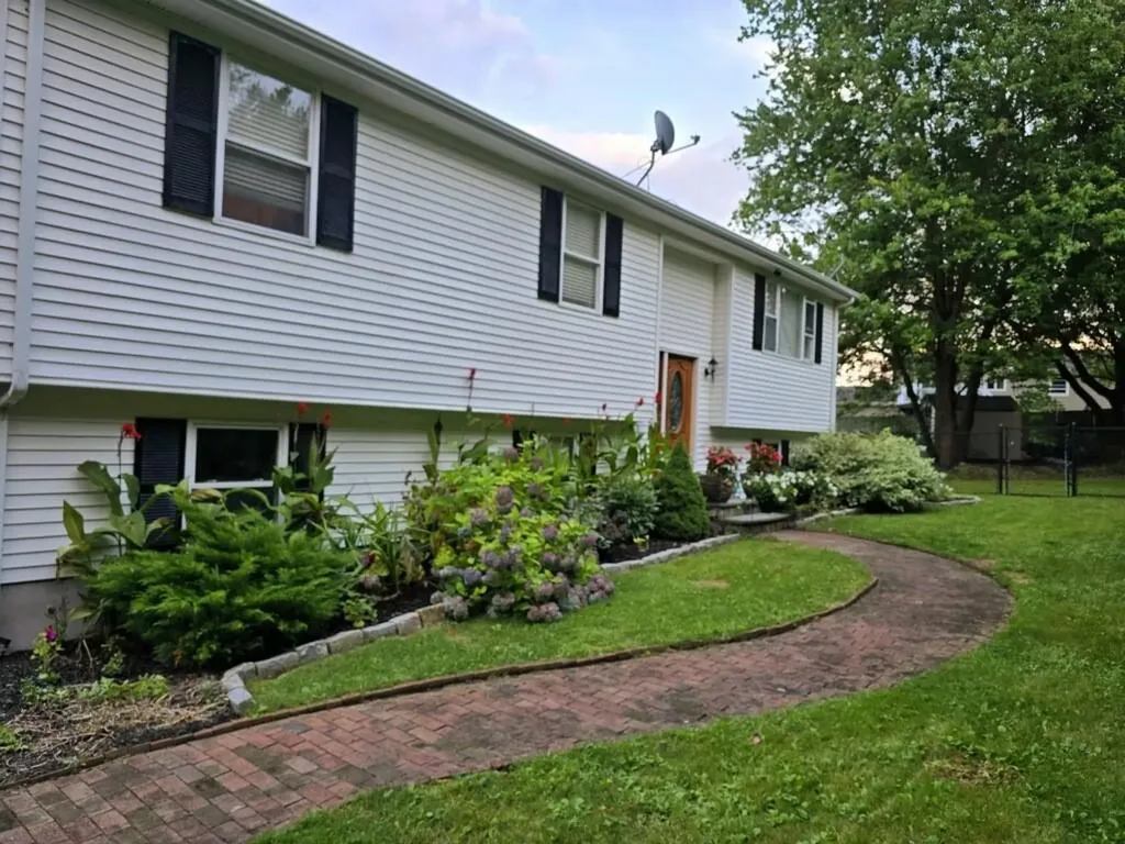 12 Barnes Avenue Johnston RI 02919