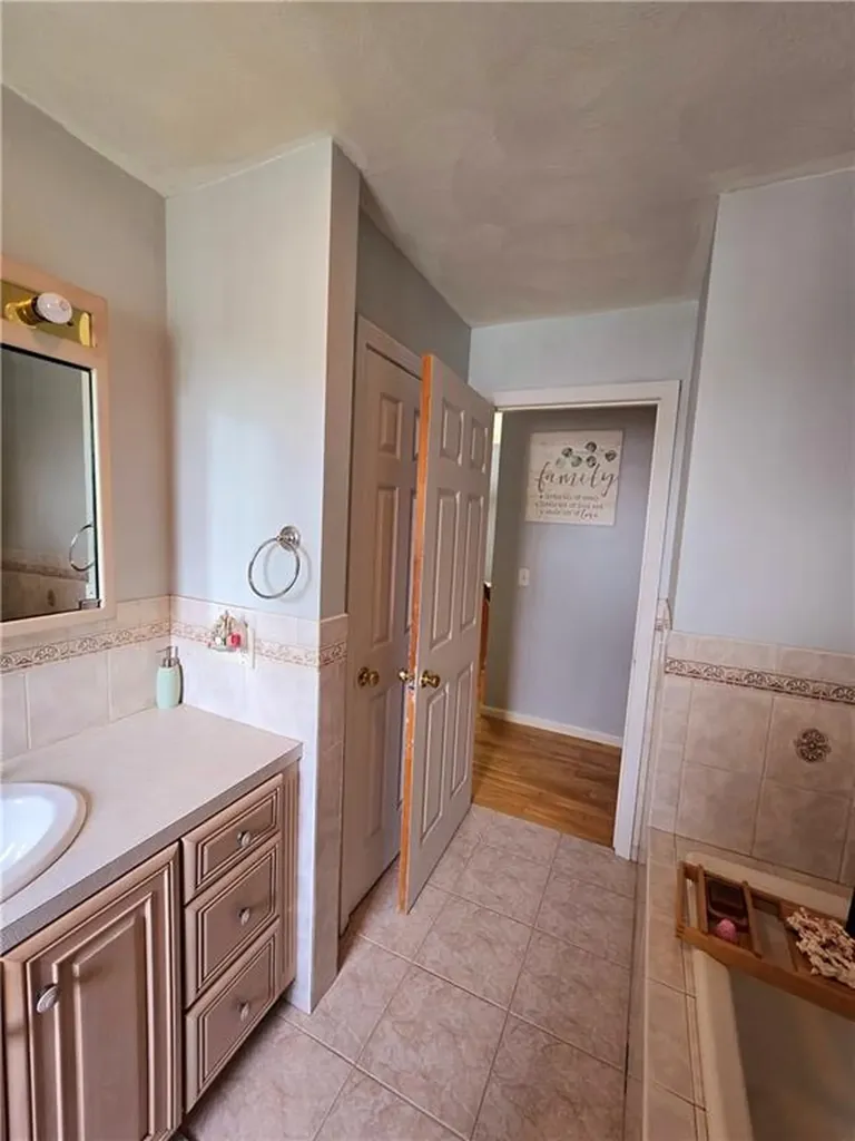 12 Barnes Avenue Johnston RI 02919