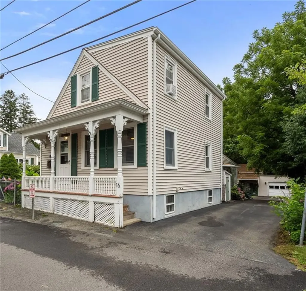 16 Pearse Avenue Bristol RI 02809