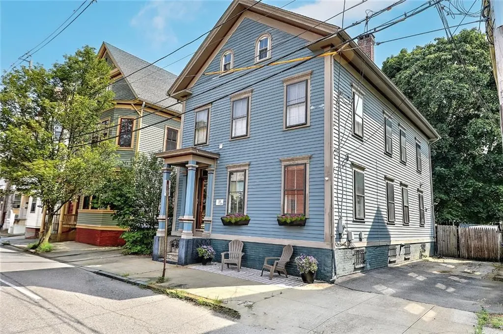 48 Bainbridge Avenue Providence RI 02909
