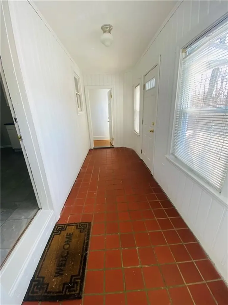 302 Maple Avenue Barrington RI 02806