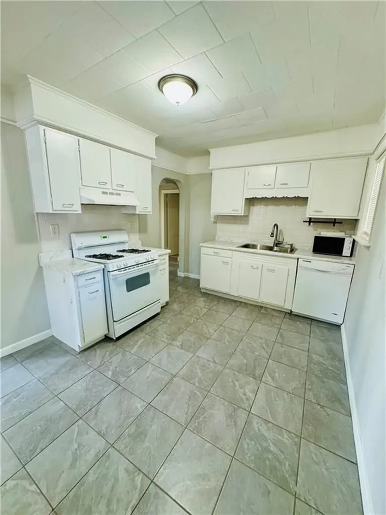 302 Maple Avenue Barrington RI 02806