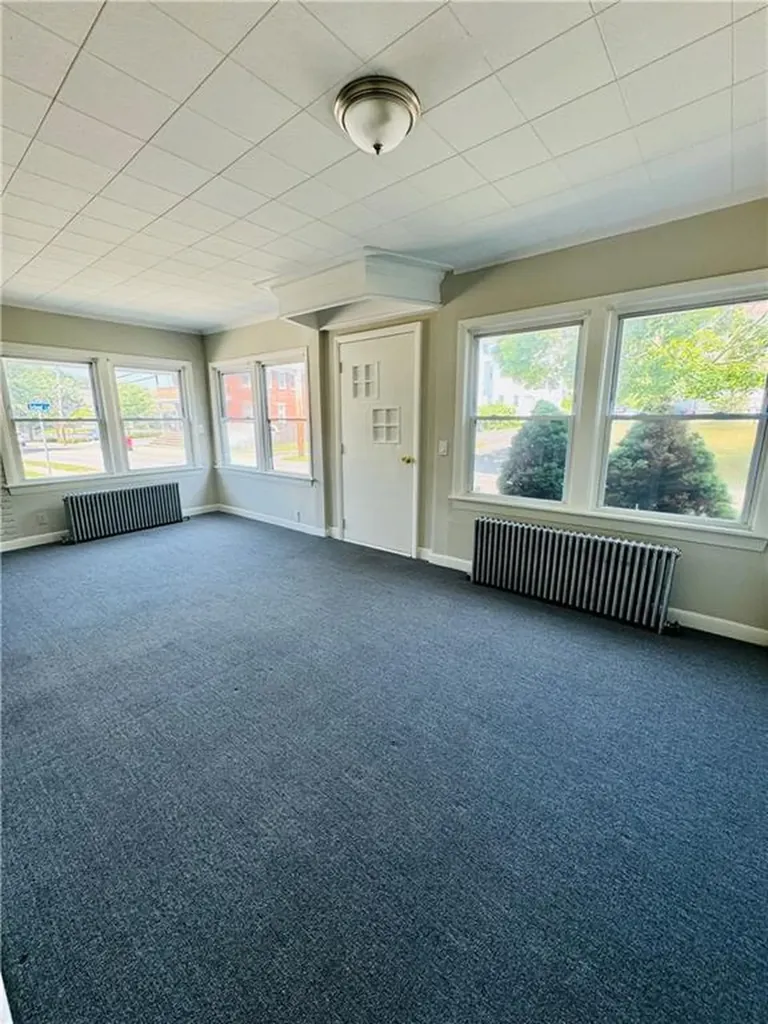 302 Maple Avenue Barrington RI 02806