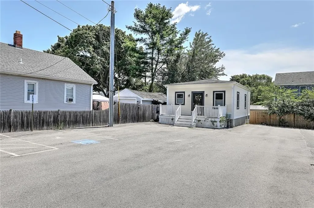 134 136 Maple Avenue Barrington RI 02806