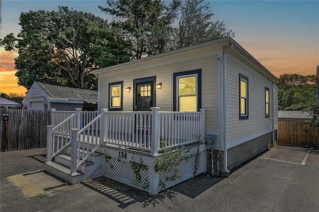 134 136 Maple Avenue Barrington RI 02806