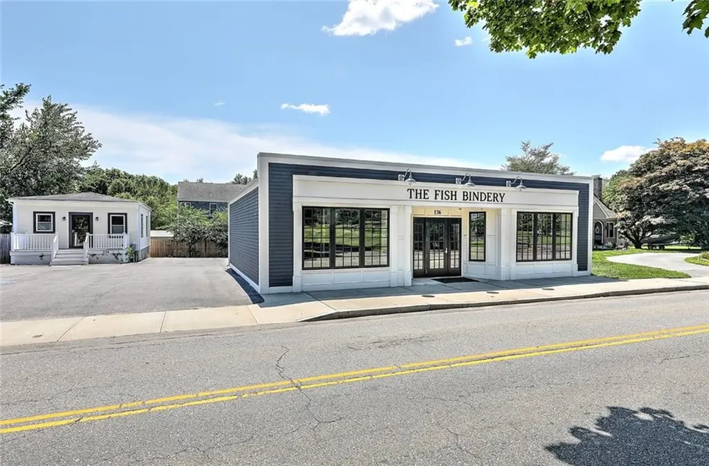 134 136 Maple Avenue Barrington RI 02806