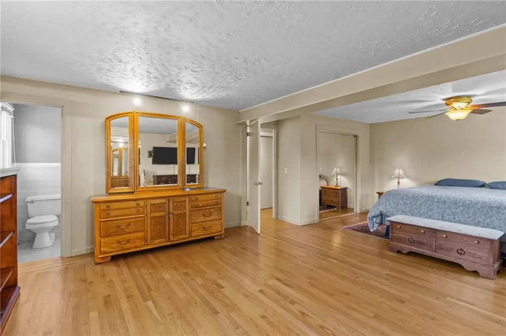 63 Elmwood Avenue Middletown RI 02842