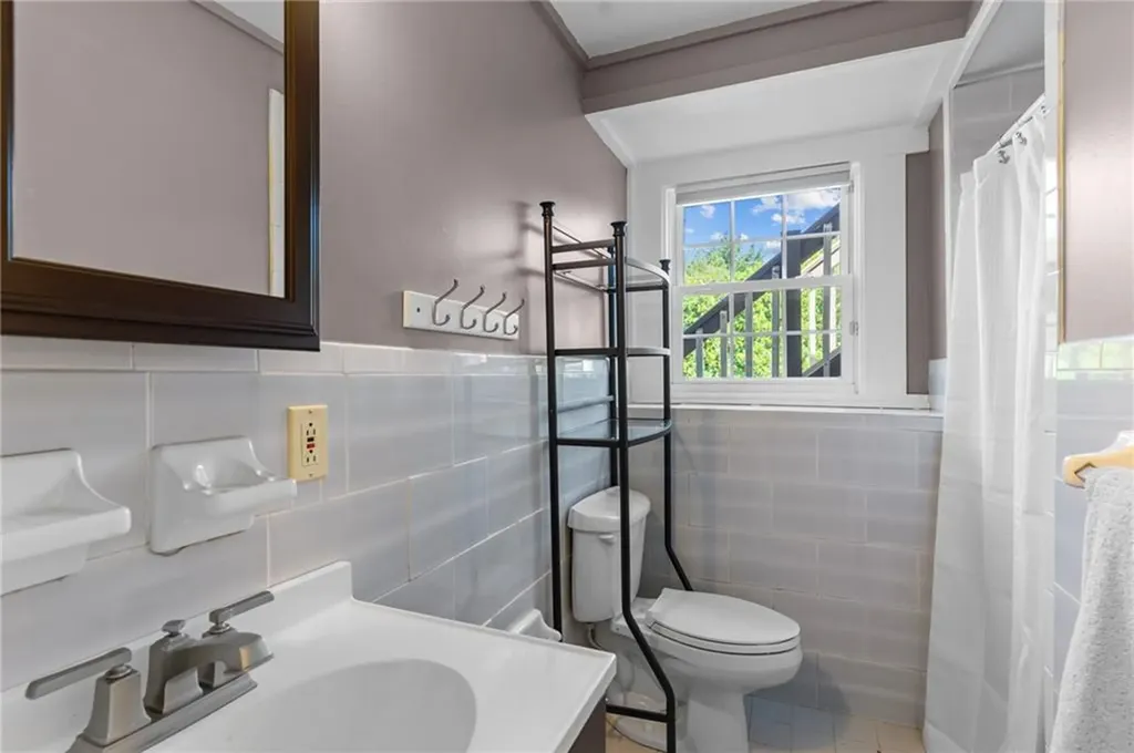 63 Elmwood Avenue Middletown RI 02842