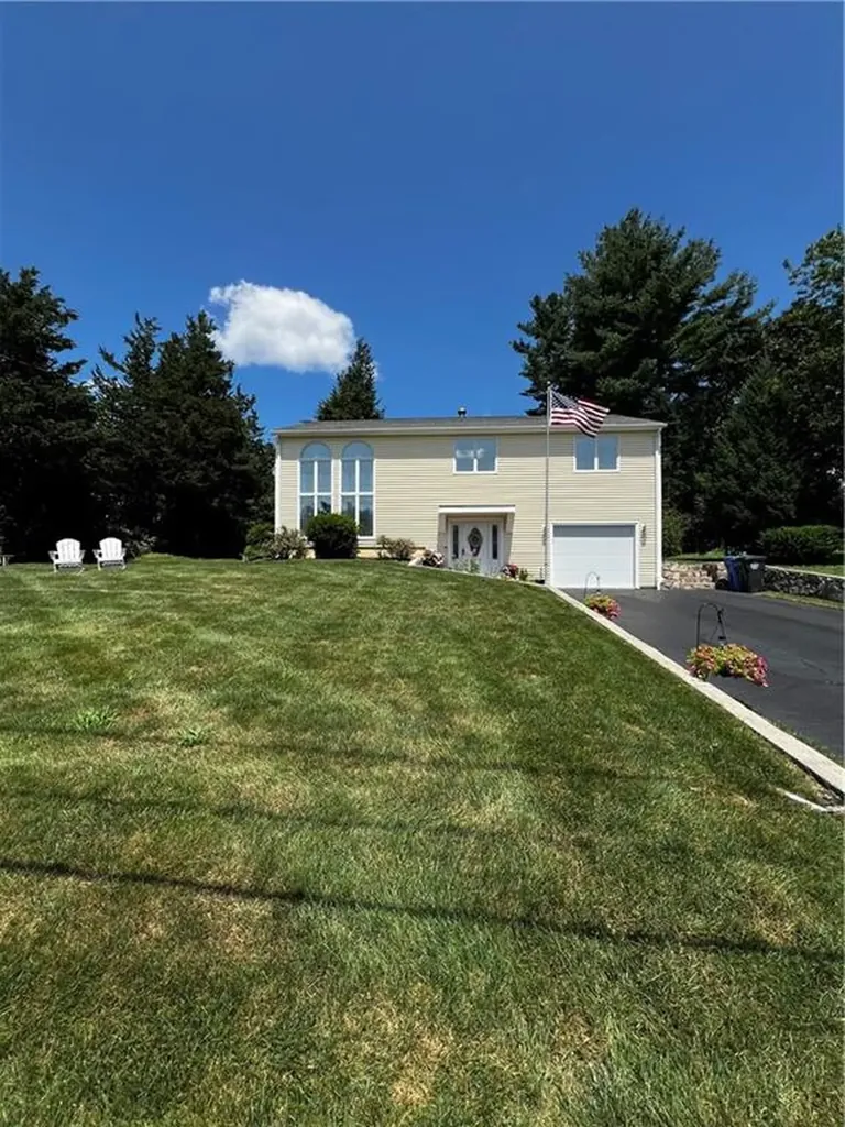 23 Angela Avenue Cranston RI 02921