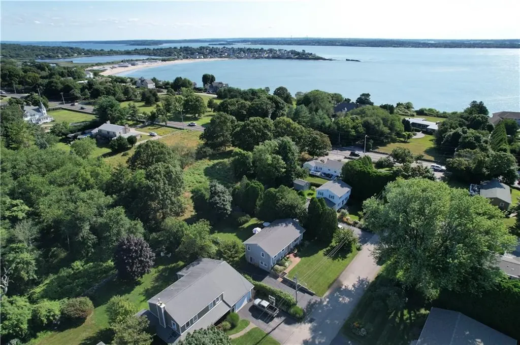 11 North Hillview Drive Narragansett RI 02882