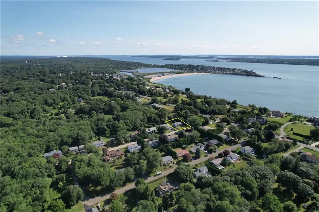 11 North Hillview Drive Narragansett RI 02882