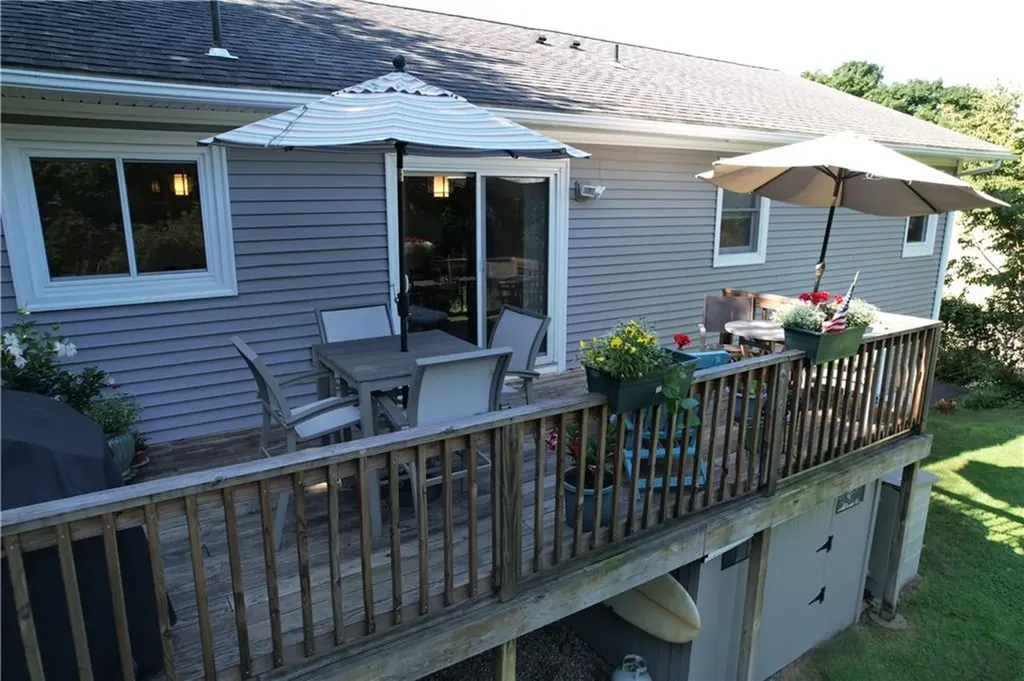 11 North Hillview Drive Narragansett RI 02882