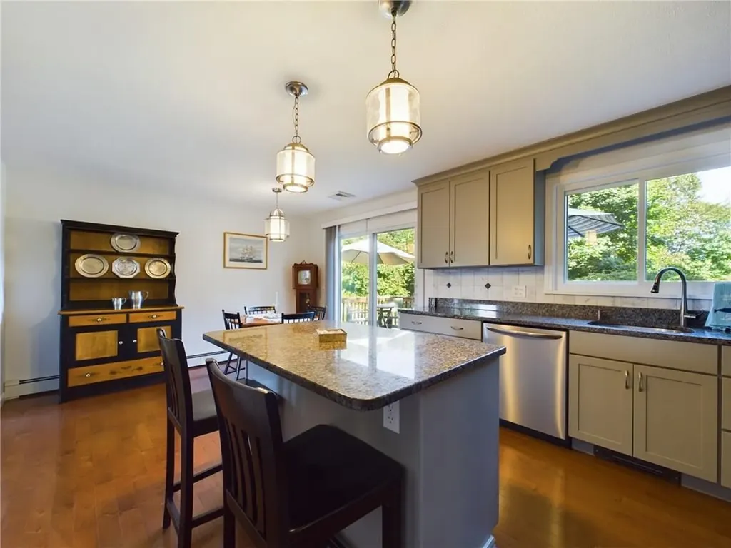 11 North Hillview Drive Narragansett RI 02882