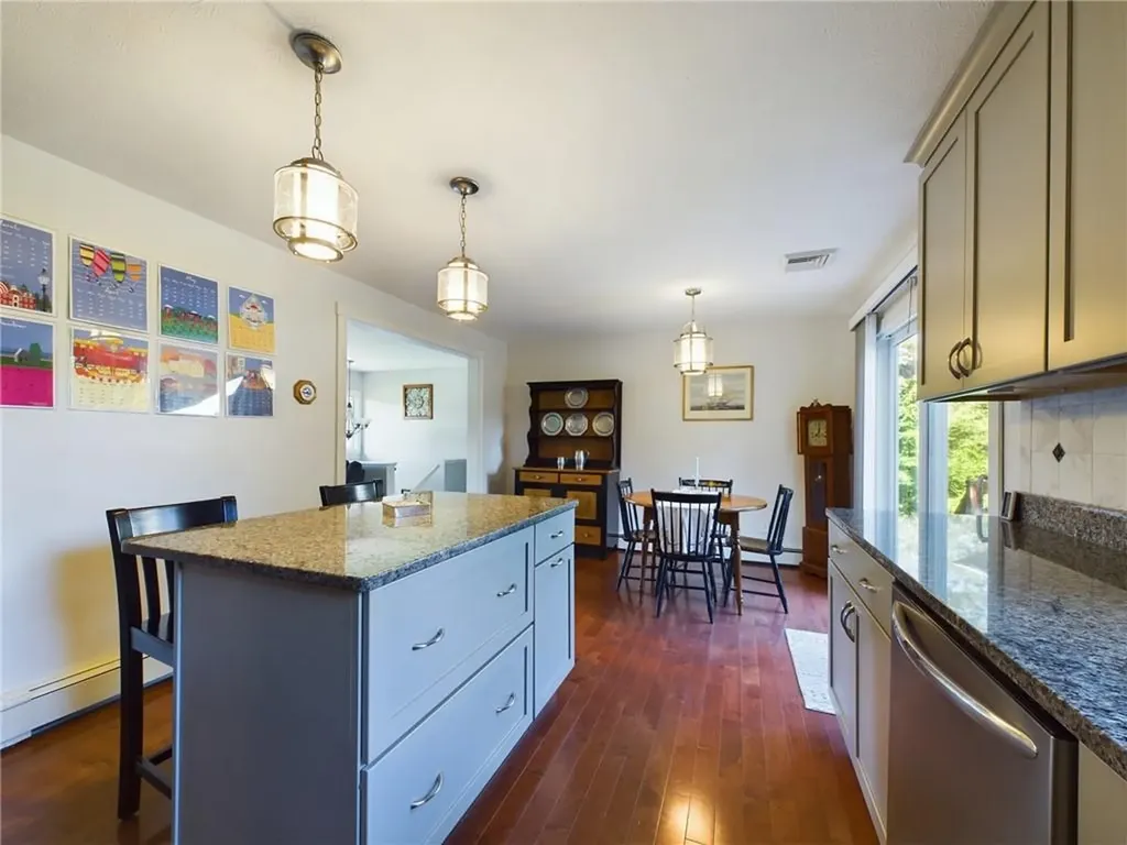 11 North Hillview Drive Narragansett RI 02882