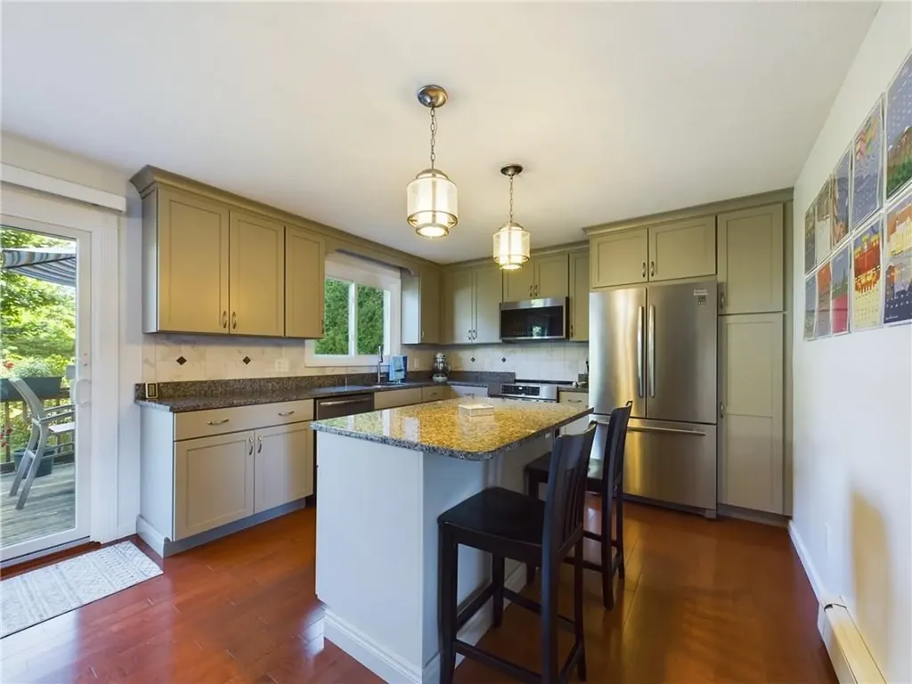 11 North Hillview Drive Narragansett RI 02882