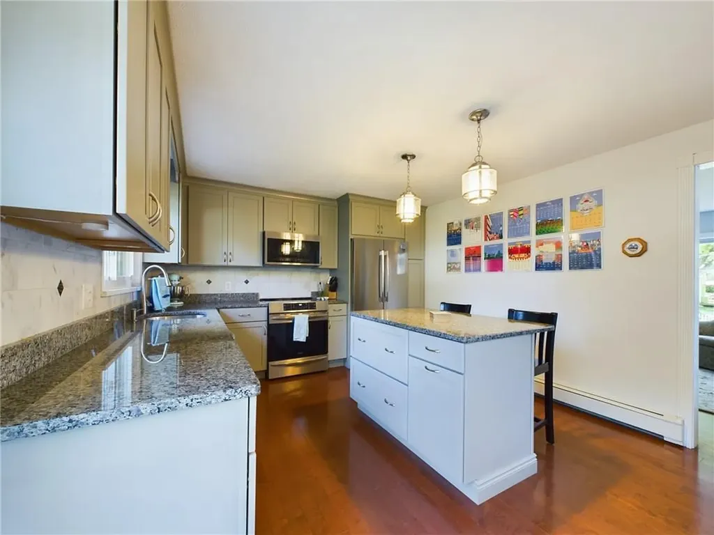 11 North Hillview Drive Narragansett RI 02882