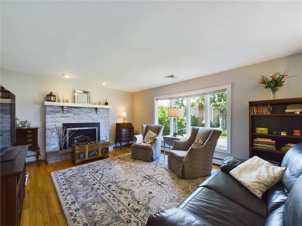 11 North Hillview Drive Narragansett RI 02882