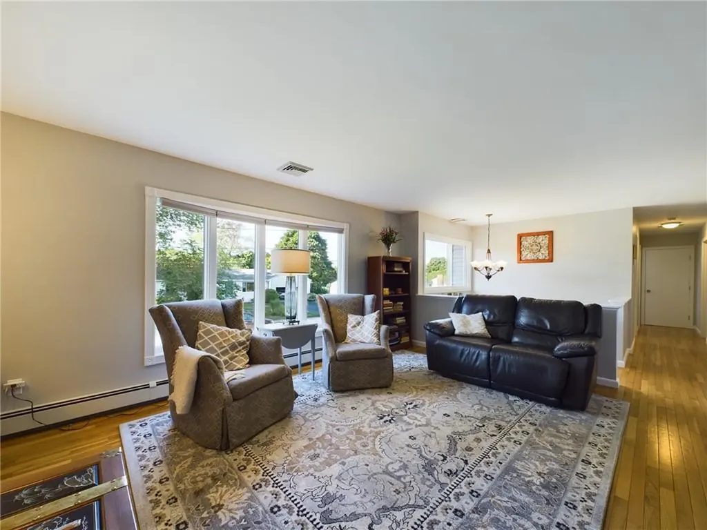 11 North Hillview Drive Narragansett RI 02882