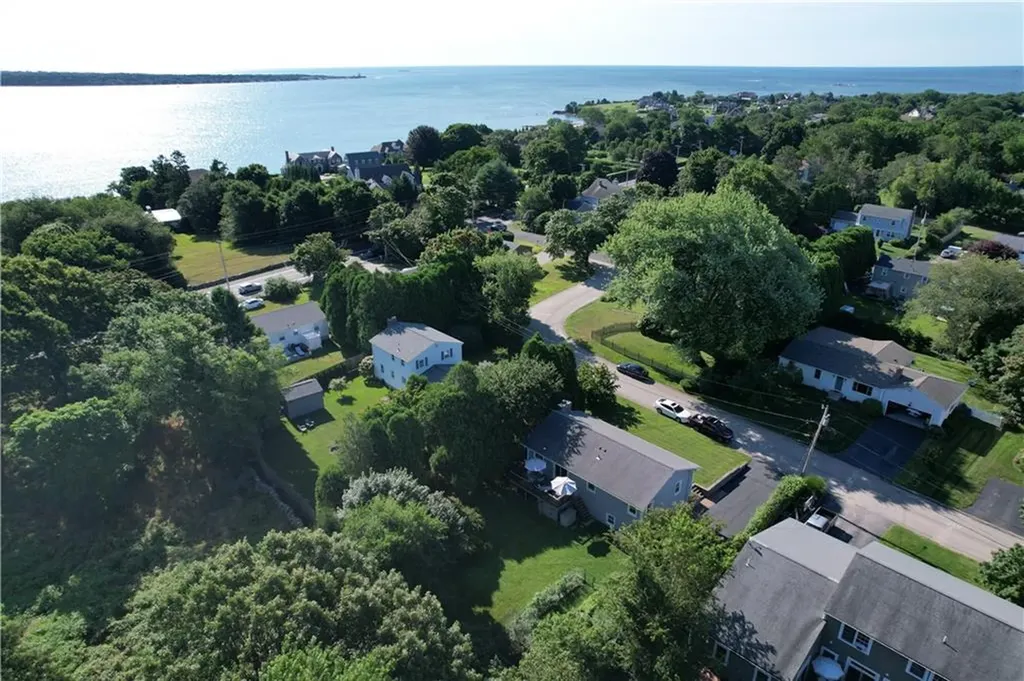 11 North Hillview Drive Narragansett RI 02882