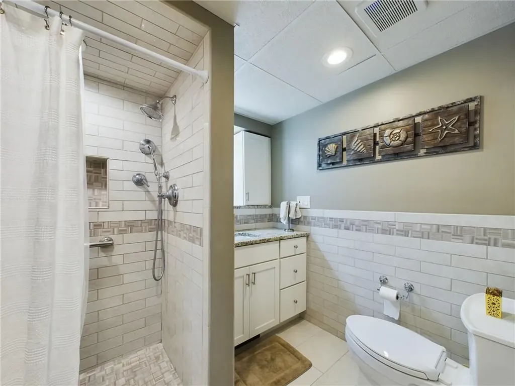 11 North Hillview Drive Narragansett RI 02882