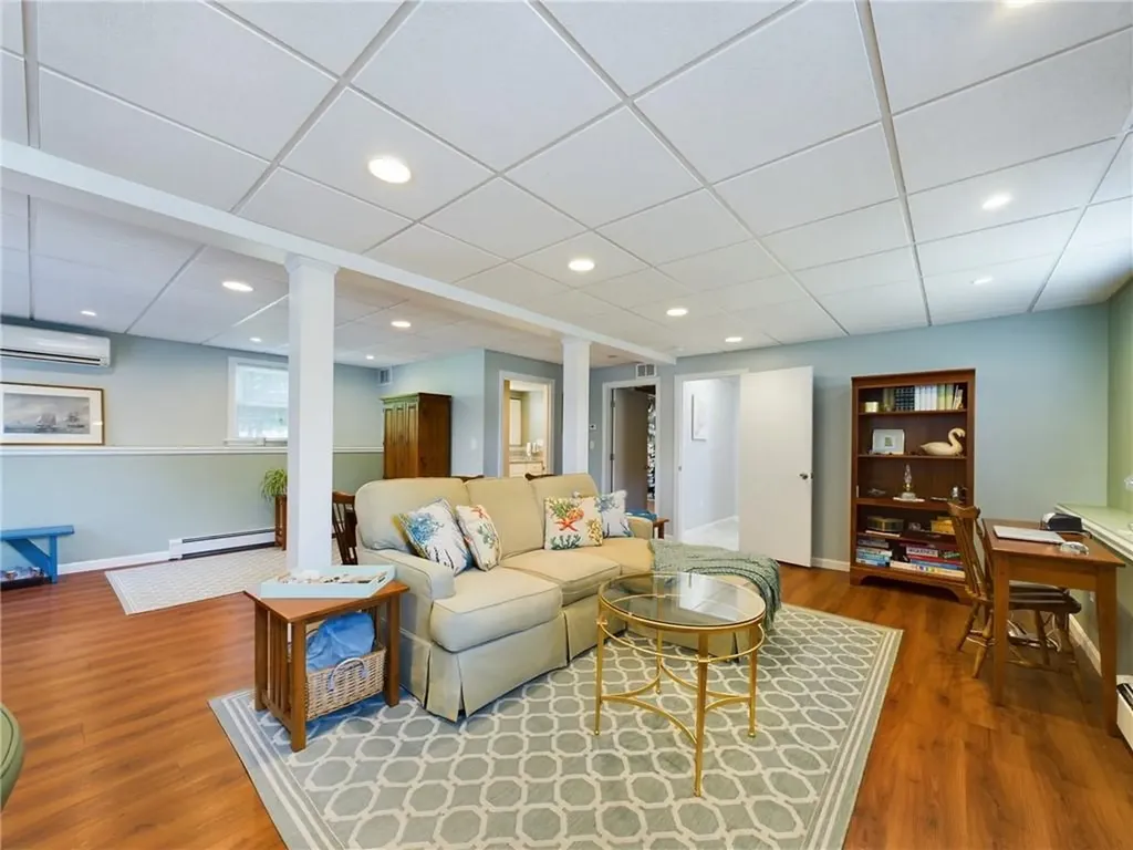 11 North Hillview Drive Narragansett RI 02882