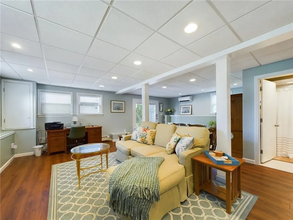 11 North Hillview Drive Narragansett RI 02882
