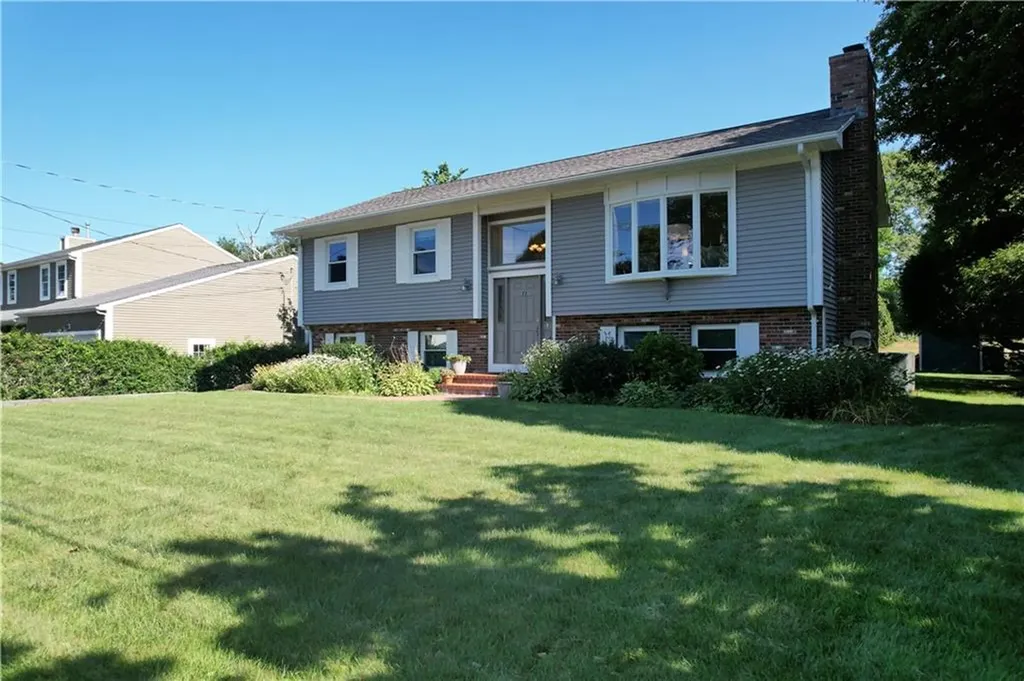 11 North Hillview Drive Narragansett RI 02882