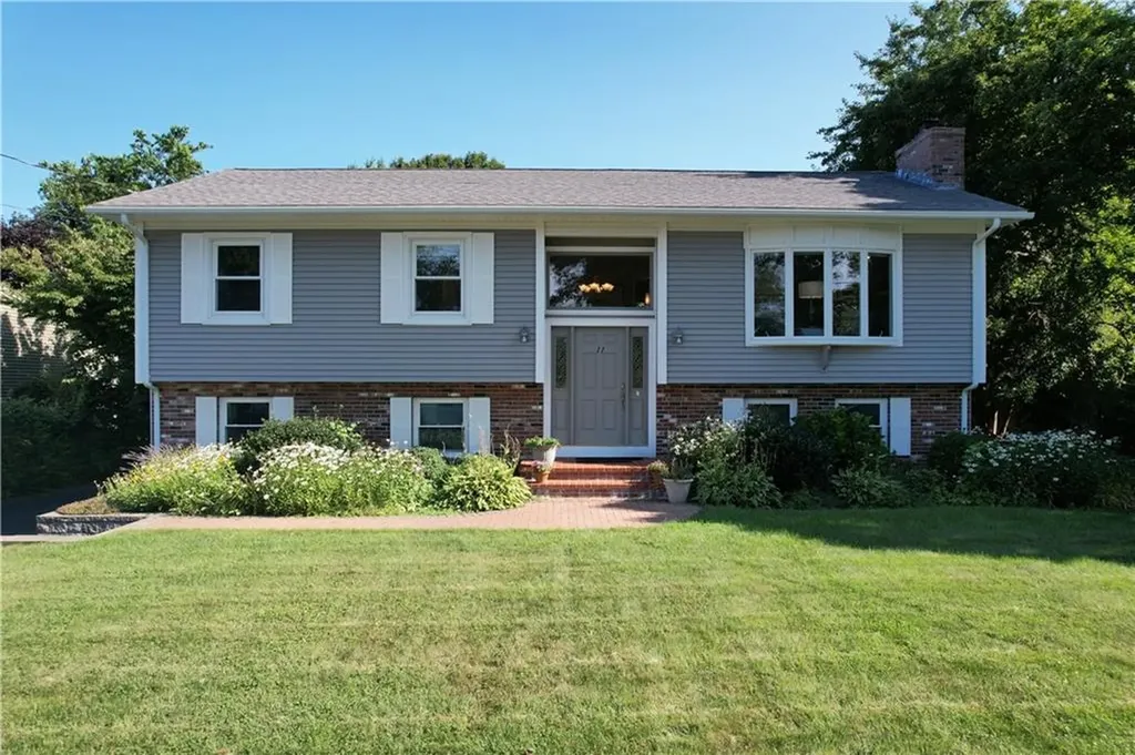 11 North Hillview Drive Narragansett RI 02882