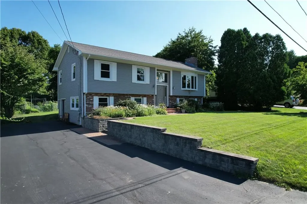 11 North Hillview Drive Narragansett RI 02882