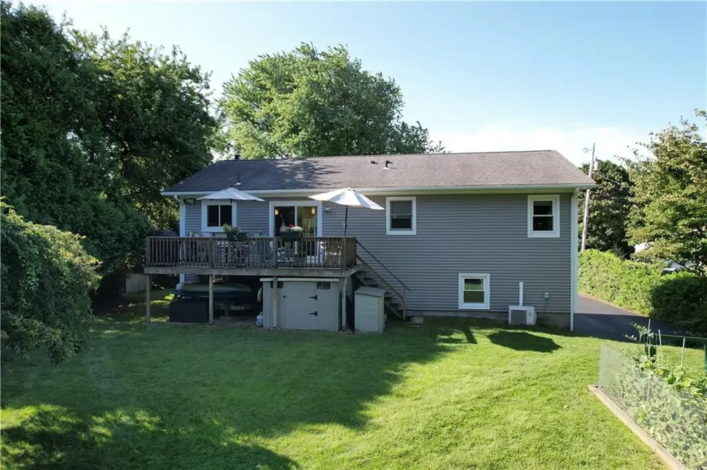 11 North Hillview Drive Narragansett RI 02882