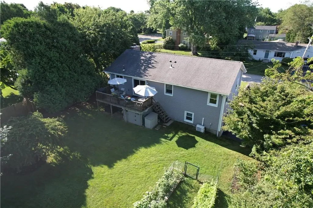 11 North Hillview Drive Narragansett RI 02882