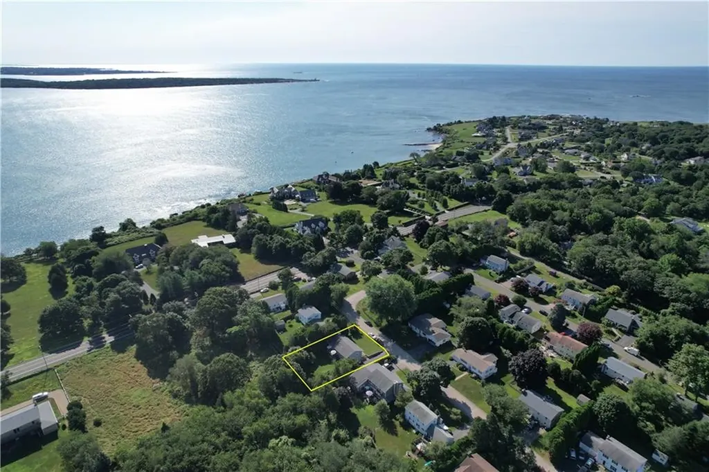 11 North Hillview Drive Narragansett RI 02882