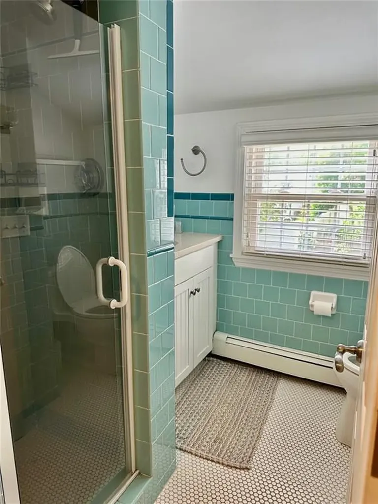 79 Rutherford Avenue Warwick RI 02886