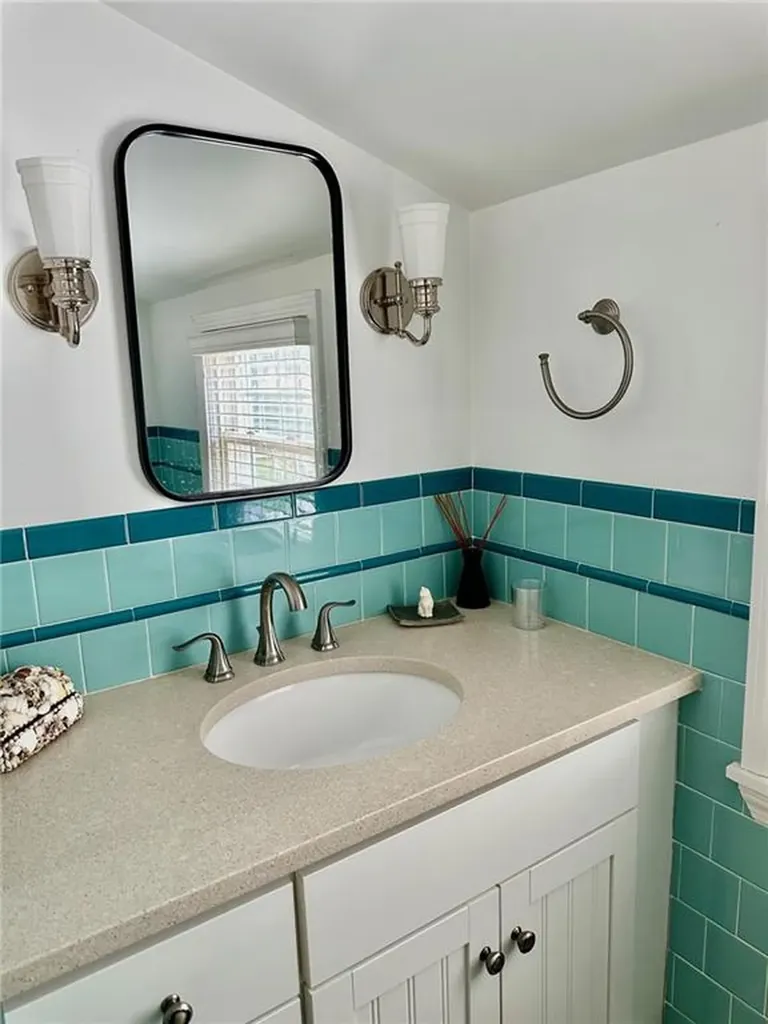 79 Rutherford Avenue Warwick RI 02886