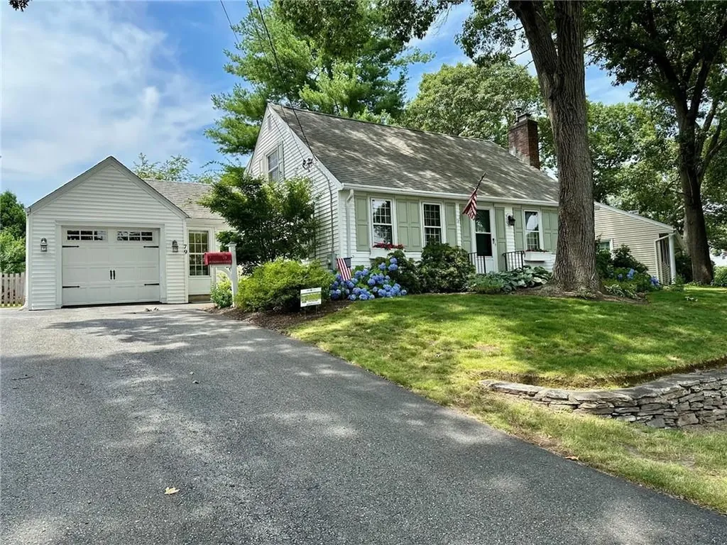 79 Rutherford Avenue Warwick RI 02886