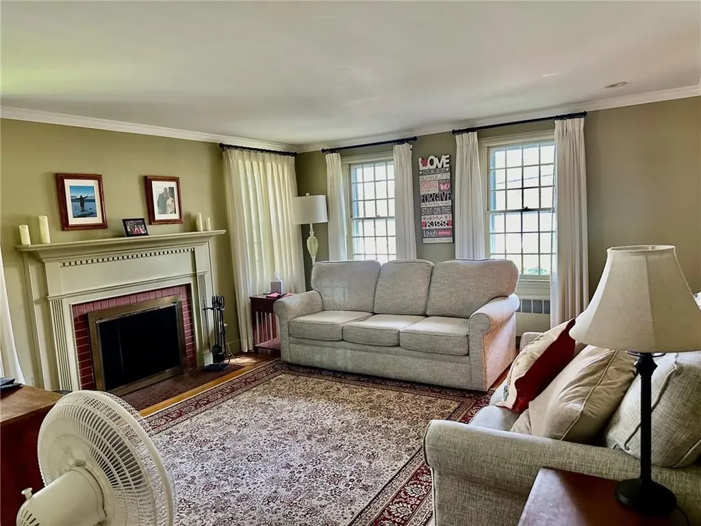 79 Rutherford Avenue Warwick RI 02886