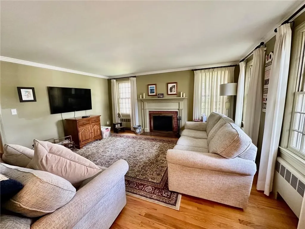 79 Rutherford Avenue Warwick RI 02886
