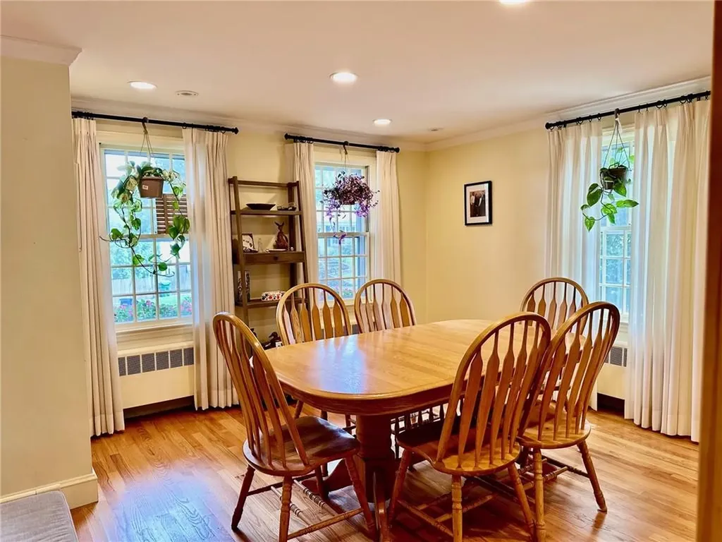 79 Rutherford Avenue Warwick RI 02886