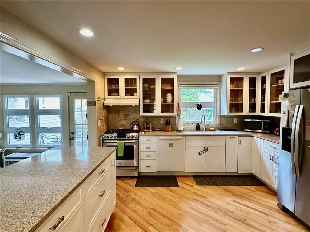 79 Rutherford Avenue Warwick RI 02886