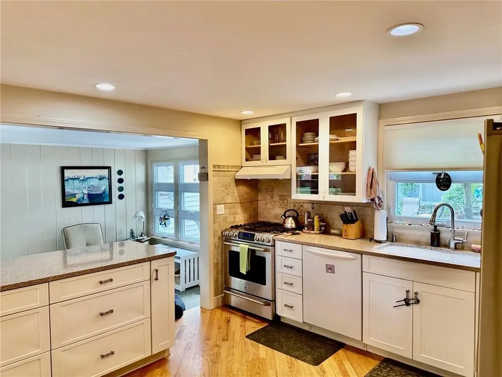 79 Rutherford Avenue Warwick RI 02886