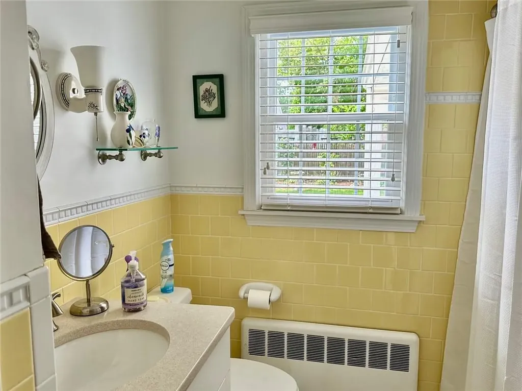 79 Rutherford Avenue Warwick RI 02886