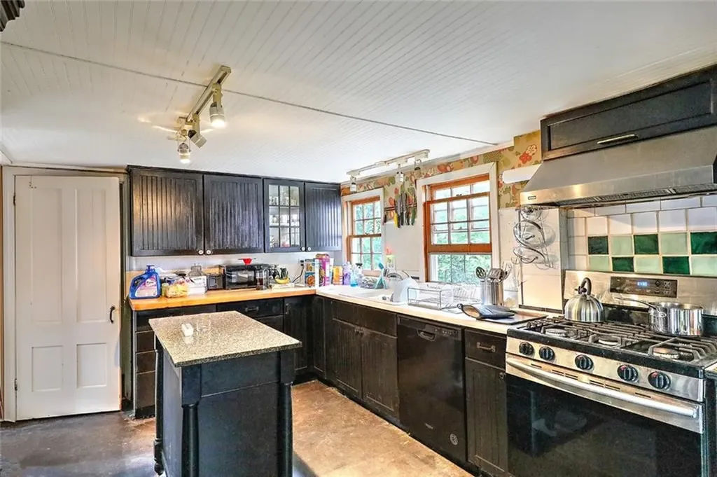 27 Bank Street Warwick RI 02888
