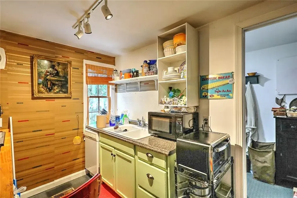 27 Bank Street Warwick RI 02888