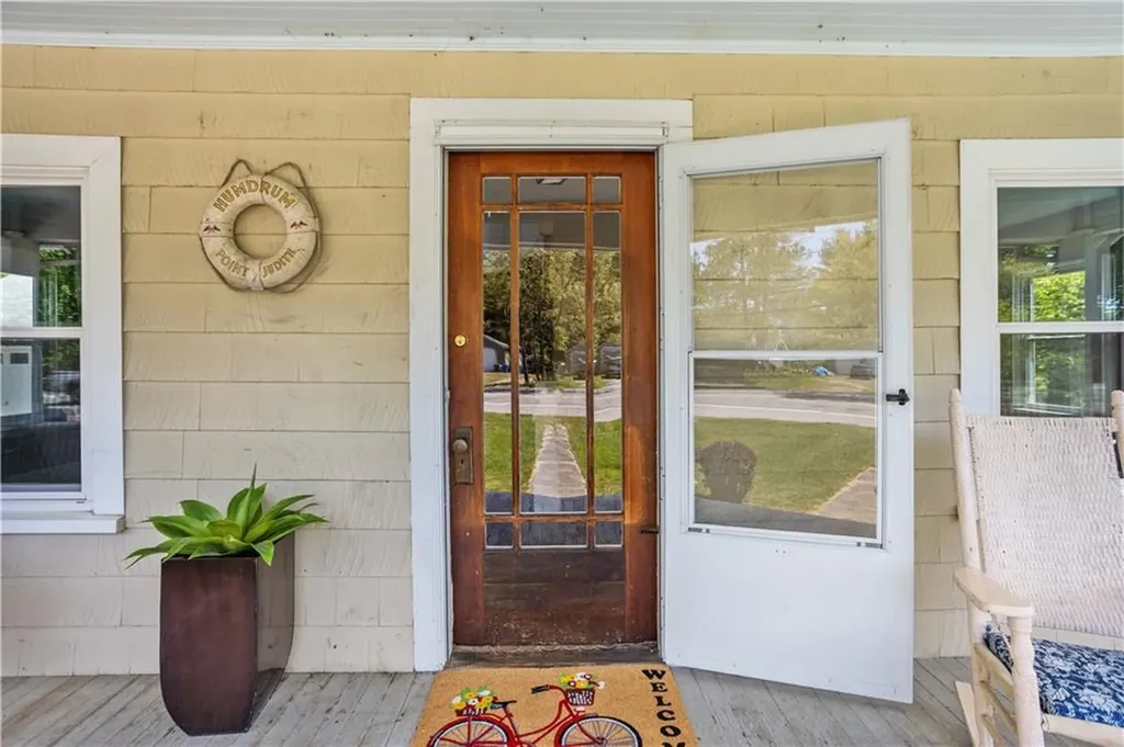 3691 Kingstown Road South Kingstown RI 02892