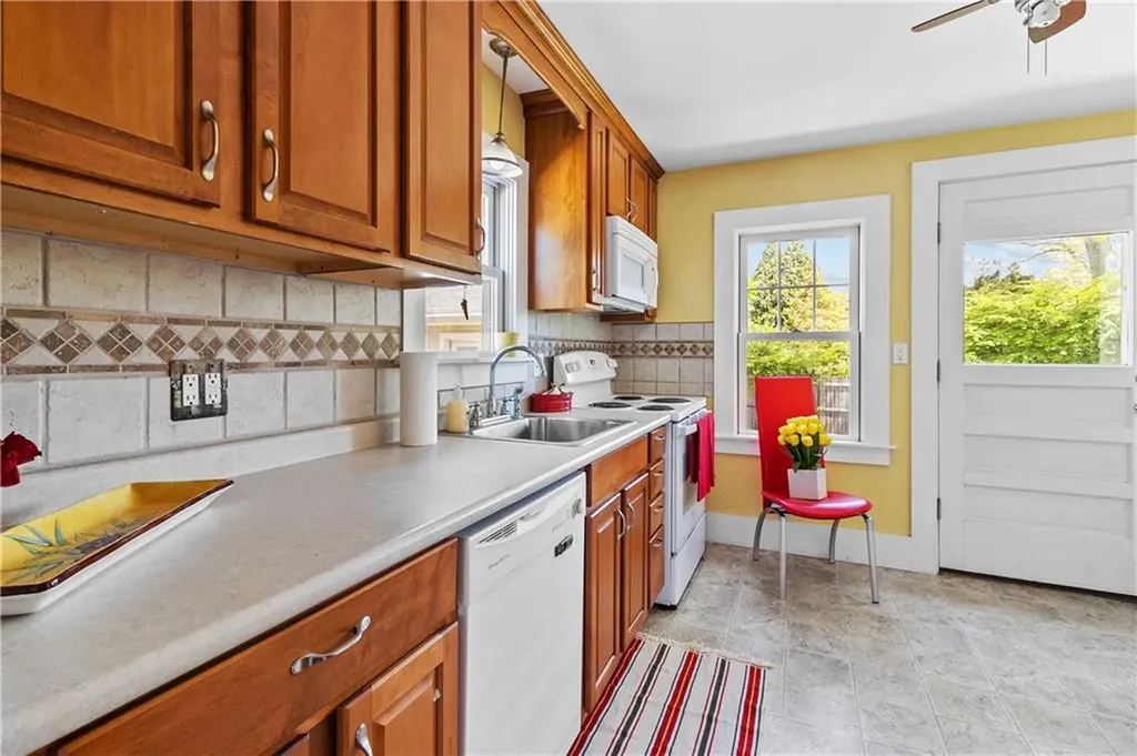 3691 Kingstown Road South Kingstown RI 02892